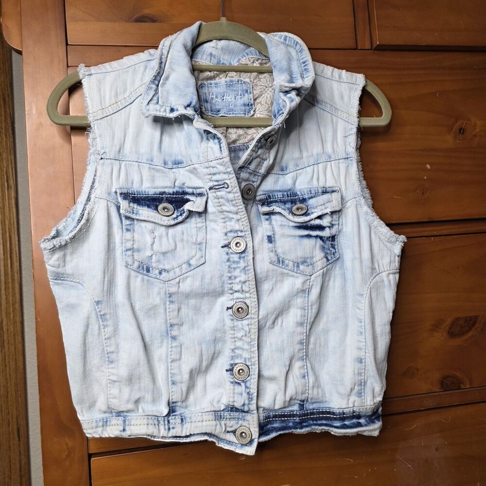 Maurices Denim Vest Size Large Cropped Light Wash Jean Sleeveless Western